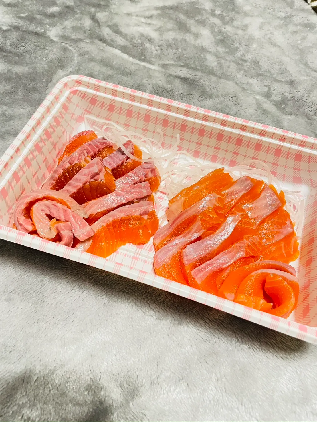 食卓に並んだ魚料理